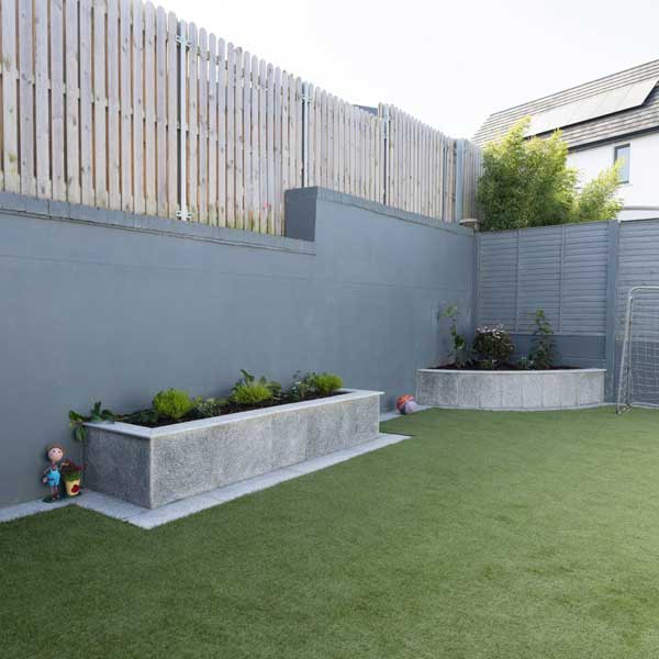 How Fencing Complements Your Hardscape 